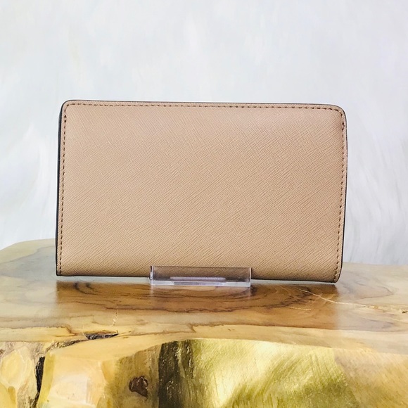 Michael Kors Jet Set Travel Slim Bifold Wallet - Picture 4 of 8